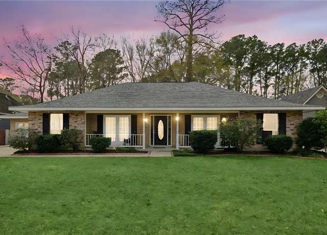 Property at 105 Oak Leaf Dr, Slidell, LA 70461, 4 beds, 2 baths