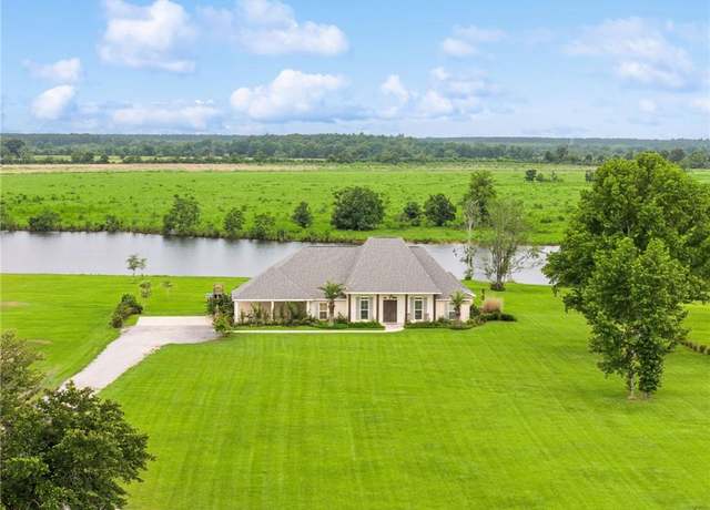 Property at 122 Highland Crest Dr, Covington, LA 70435, 4 beds, 3 baths