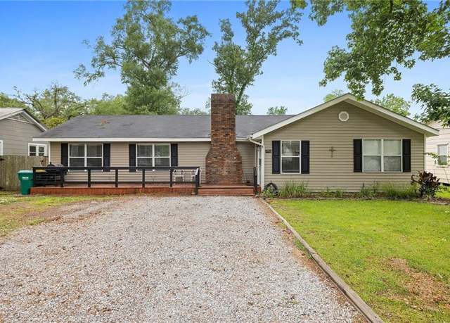Property at 285 8th Street Dr, Ponchatoula, LA 70454, 4 beds, 2 baths