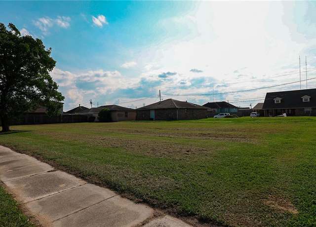 Property at 3816 Ventura Dr, Chalmette, LA 70043