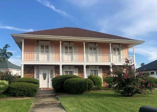 Property at 1816 Lake Salvador Dr, Harvey, LA 70058, 4 beds, 3 baths