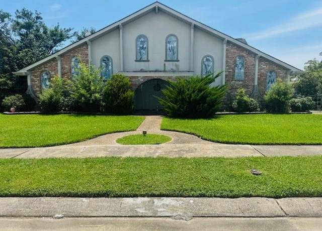 Property at 71 Verde St, Kenner, LA 70065, 4 beds, 2.5 baths