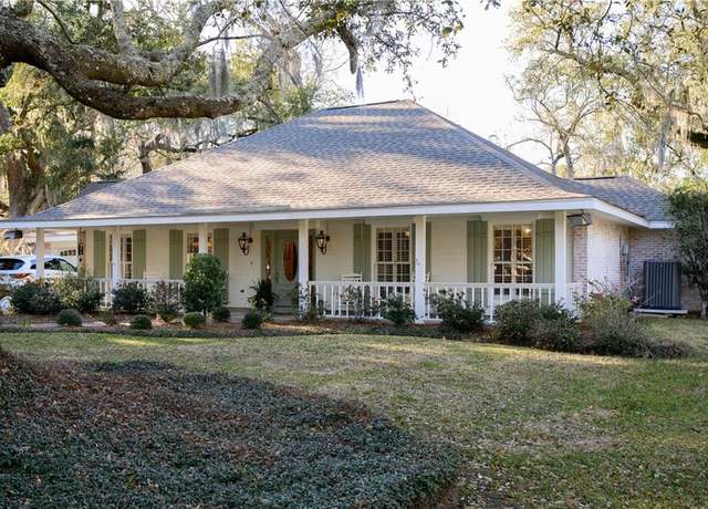 Property at 943 Chuka Ct, Mandeville, LA 70471, 4 beds, 2.5 baths