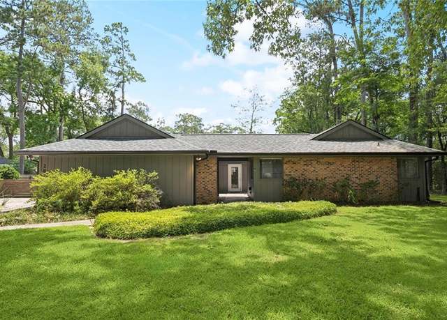Property at 285 Oak Dr, Mandeville, LA 70471, 3 beds, 2 baths