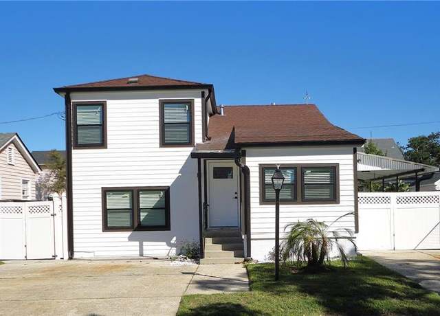 Property at 237 Labarre Dr, Metairie, LA 70001, 3 beds, 2.5 baths