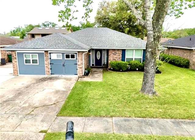 Property at 2516 E Pearl Dr, Marrero, LA 70072, 4 beds, 3 baths
