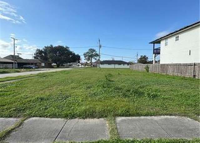 Property at 700 Cougar Dr, Arabi, LA 70032
