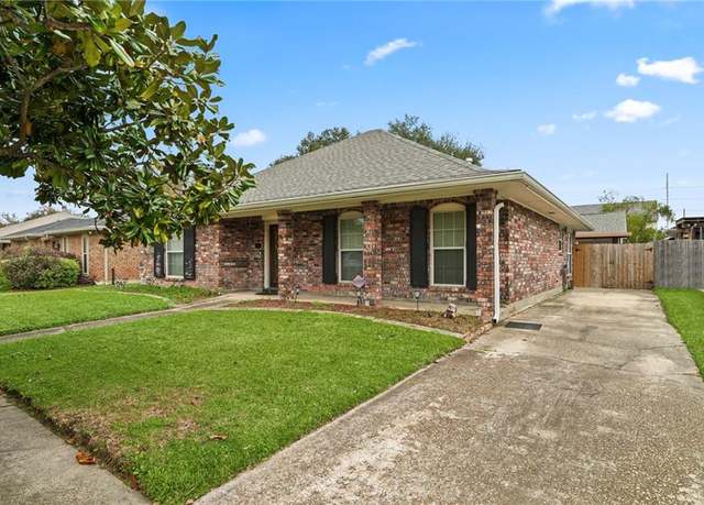 Property at 8 Brittany Dr, Kenner, LA 70065, 3 beds, 2 baths
