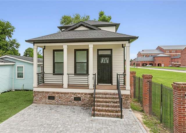 Property at 6435 Urquhart St, New Orleans, LA 70117, 3 beds, 2.5 baths