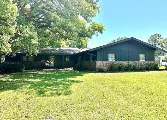 Property at 130 N Oak Ct, Luling, LA 70070, 3 beds, 2.5 baths