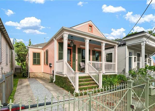 Property at 927 1st St, New Orleans, LA 70130, 3 beds, 2 baths