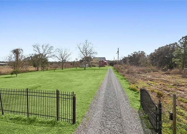 Property at 1722 Bayou Rd, St Bernard, LA 70085, 5 beds, 3.5 baths