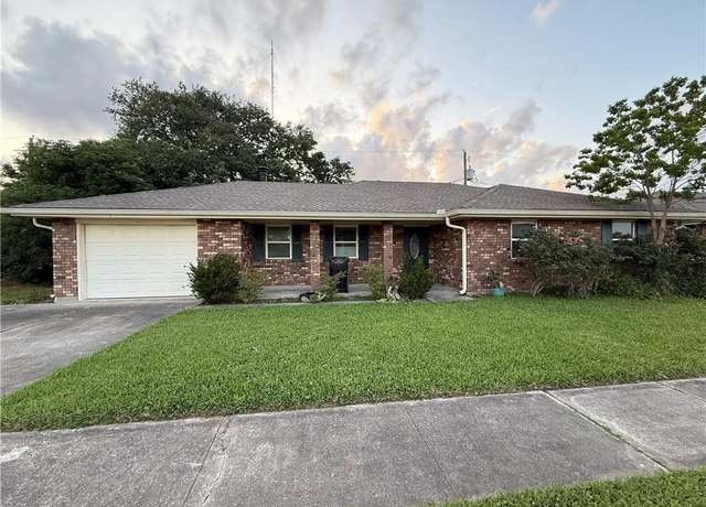Property at 3412 Rosetta Dr, Chalmette, LA 70043, 3 beds, 2 baths