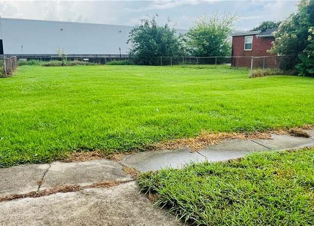Property at 1315 Center St, Arabi, LA 70032