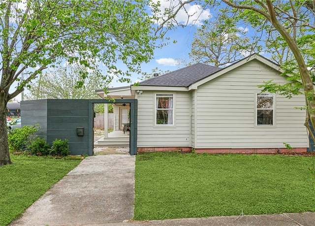 Property at 2 Davis Blvd, Jefferson, LA 70121, 3 beds, 2.5 baths