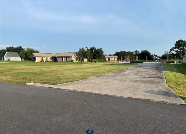Property at 118 Michael Dr Dr, Des Allemands, LA 70030