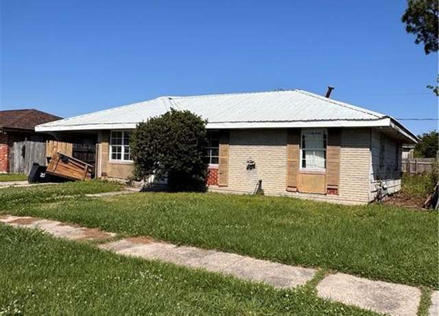 Property at 2404 Kenneth Dr, Violet, LA 70092, 3 beds, 1.5 baths