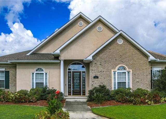 Property at 3812 Lake Winnipeg Dr, Harvey, LA 70058, 4 beds, 3 baths