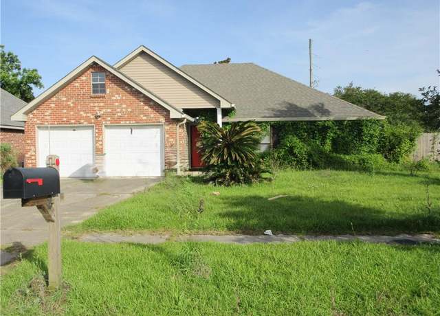 Property at 2 Tuscany Dr, La Place, LA 70068, 3 beds, 2 baths