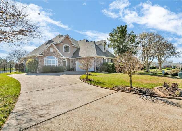 Property at 121 Lakewood Dr, La Place, LA 70068, 3 beds, 2.5 baths