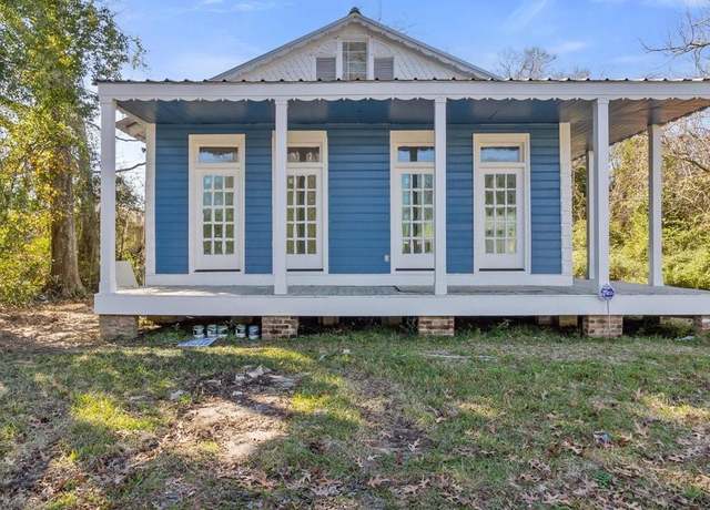 Property at 102 Covington St, Madisonville, LA 70447, 3 beds, 2 baths