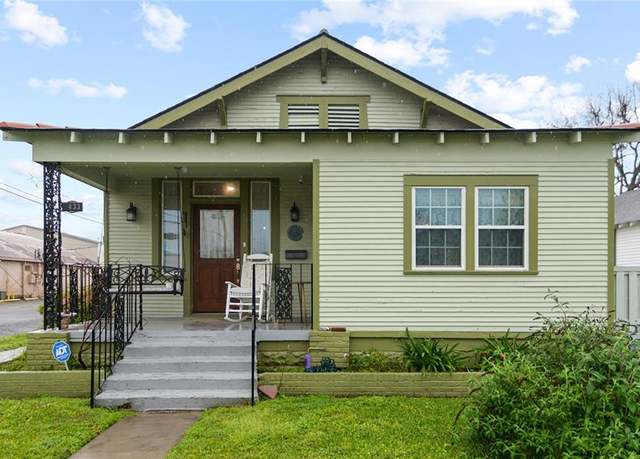 Property at 433 Monroe St, Gretna, LA 70053, 4 beds, 2 baths