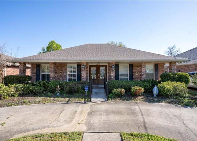 Property at 4012 Berot St, Metairie, LA 70002, 4 beds, 2 baths