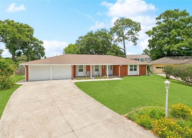 Property at 242 Willow Dr, Gretna, LA 70053, 3 beds, 2.5 baths