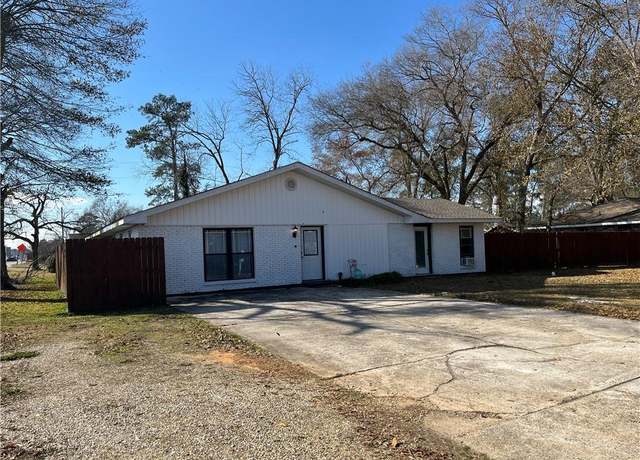 Property at 101 Sherry Dr, Hammond, LA 70401, 5 beds, 3 baths