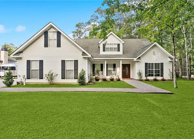 Property at 26 Camellia Dr, Covington, LA 70433, 4 beds, 3 baths