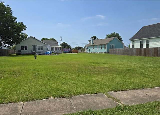 Property at 1824 Benjamin St, Arabi, LA 70032