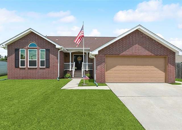 Property at 103 Madewood Dr, Destrehan, LA 70047, 4 beds, 2 baths