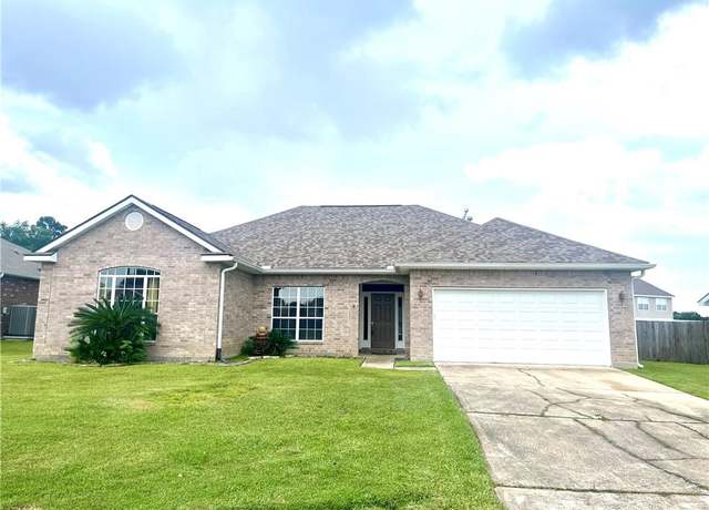 Property at 724 Simpson Way, Covington, LA 70433, 3 beds, 2.5 baths
