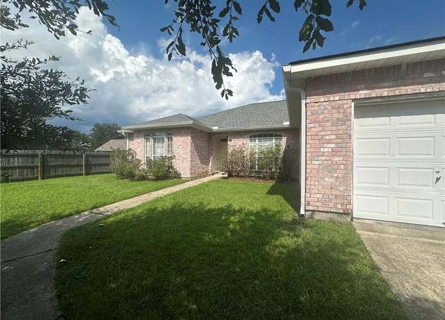 Property at 1002 Janette Ct, Slidell, LA 70461, 4 beds, 2.5 baths