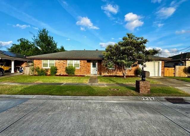 Property at 2217 Blanchard Dr, Chalmette, LA 70043, 3 beds, 2 baths