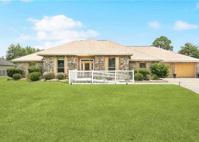 Property at 804 S Hawthorn Ct, Slidell, LA 70458, 3 beds, 2.5 baths