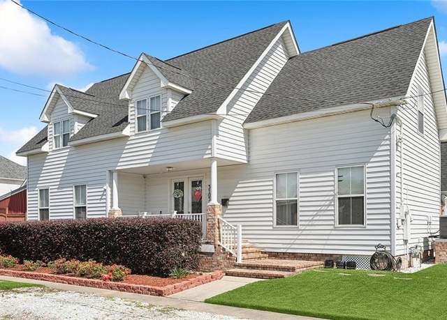 Property at 3105 39th St, Metairie, LA 70001, 4 beds, 2 baths