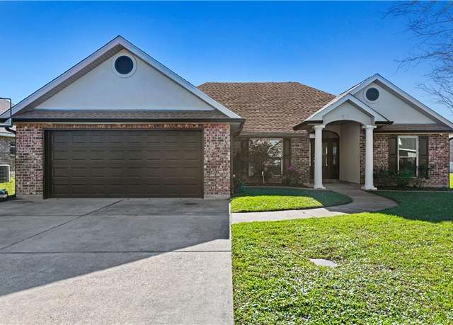 Property at 313 Oak Point Dr, La Place, LA 70068, 3 beds, 2 baths