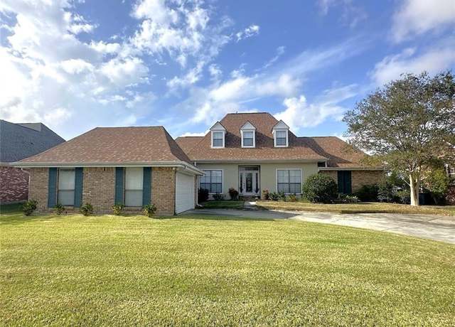 Property at 10 La Quinta Dr, Slidell, LA 70458, 4 beds, 3 baths