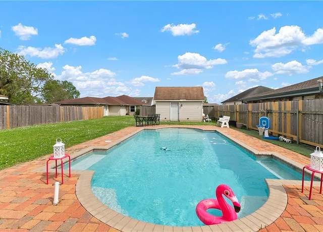 Property at 3416 Dauterive Dr, Chalmette, LA 70043, 3 beds, 2.5 baths