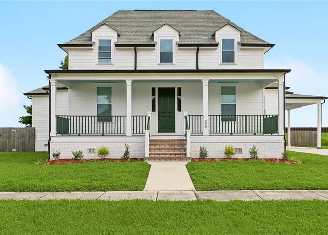 Property at 4060 Hamlet Pl, Chalmette, LA 70043, 4 beds, 2.5 baths
