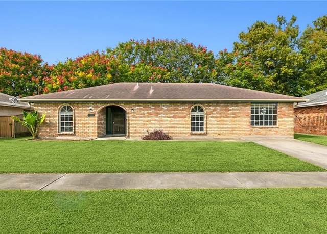 Property at 2100 Pelitere Dr, Chalmette, LA 70043, 2 beds, 2 baths