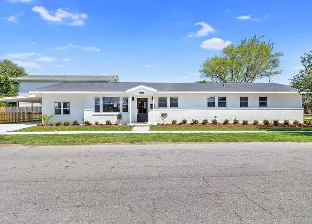 Property at 805 Poplar St, Metairie, LA 70005, 4 beds, 2.5 baths