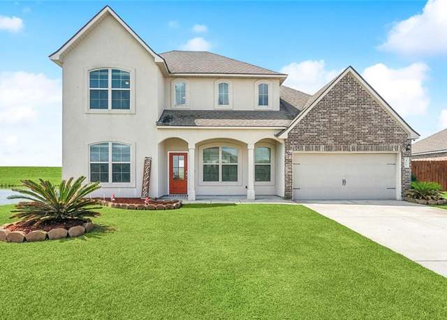 Property at 466 W Lake Dr, Slidell, LA 70461, 4 beds, 2.5 baths