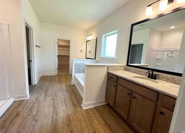 Property at 117 Olivia Dr, Luling, LA 70070, 4 beds, 2 baths