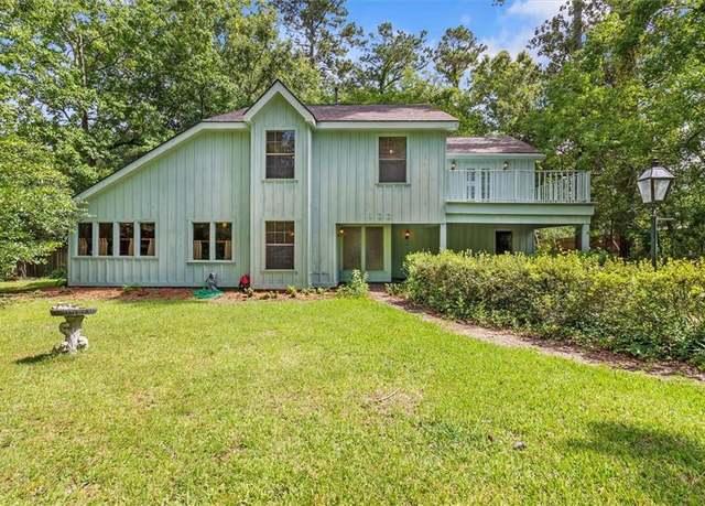 Property at 122 Country Club Dr, Covington, LA 70433, 4 beds, 2.5 baths