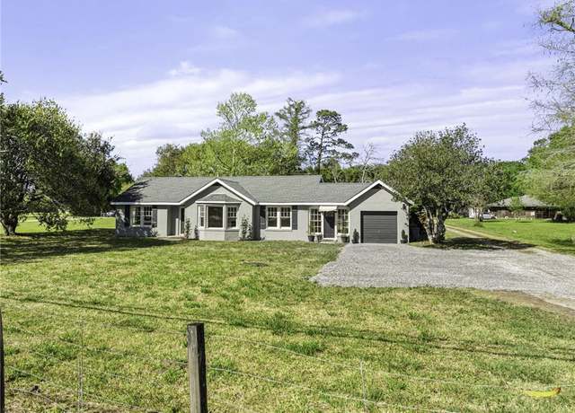 Property at 11822 Louisiana 23 Hwy, Belle Chasse, LA 70037, 3 beds, 2 baths