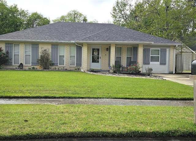 Property at 1433 Meadowlawn St, Slidell, LA 70460, 3 beds, 2 baths