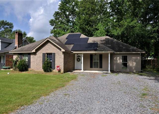 Property at 1613 Live Oak St, Slidell, LA 70460, 3 beds, 2 baths