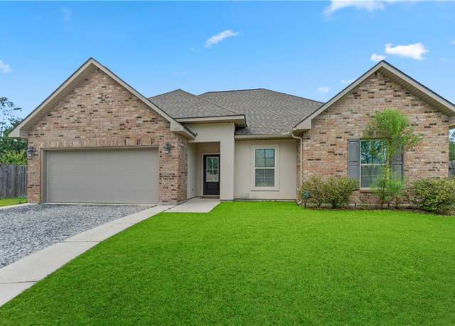 Property at 1104 E Creek Ct, Covington, LA 70435, 3 beds, 2 baths